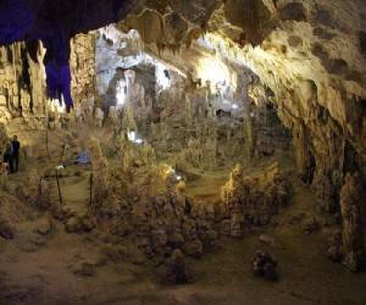 غار ده شیخ در دنا با جاذبه های گردشگری اسرارآمیز