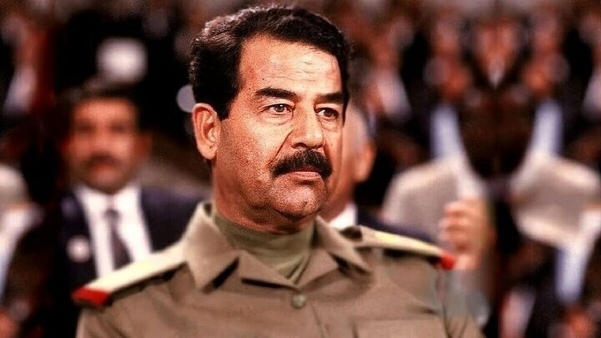 گوناگون / حضور یک شهروند با گریم صدام حسین در استادیوم فوتبال!