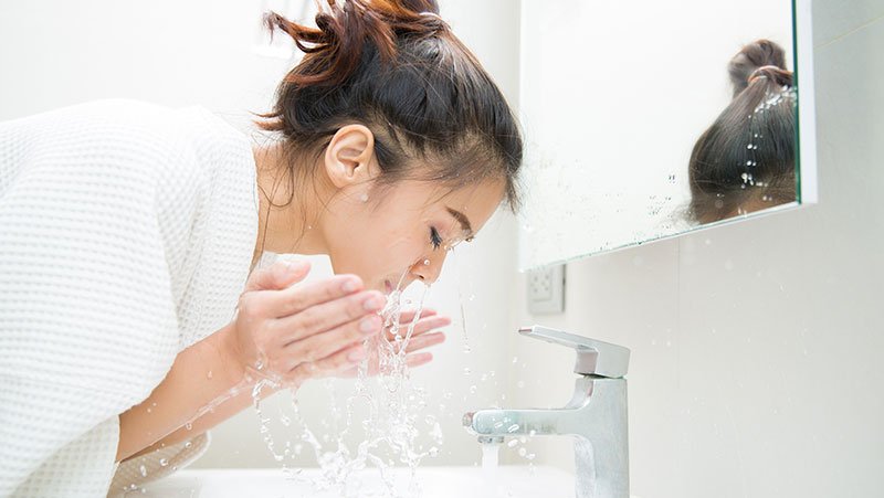Why Should You Wash Your Face In The Morning And At Night? | Currie Hair, Skin and Nails