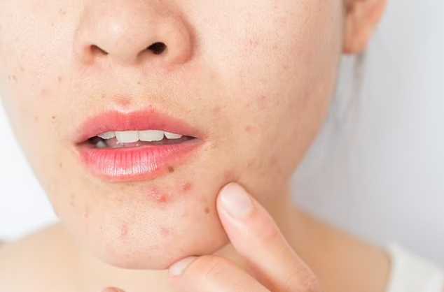۵ اشتباه رایج در شستن صورت که باید از آنها اجتناب کنید