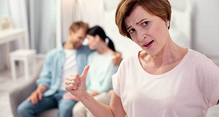 چطور رابطه با خانواده همسر را مدیریت کنیم؟ چطور رابطه با خانواده همسر را مدیریت کنیم؟