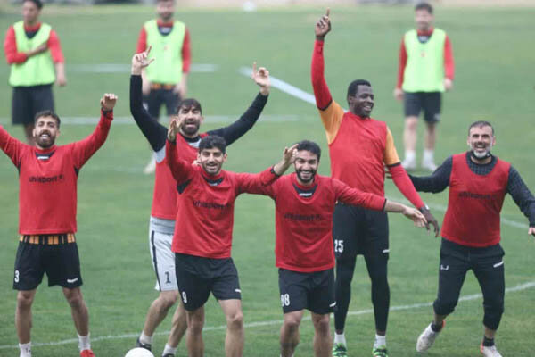 دو مهمان ویژه در تمرین شاداب پرسپولیسی ها/ رهایی«شیخ» از مصدومیت