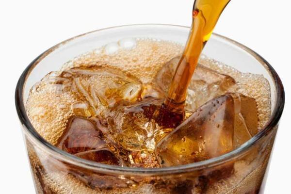 نوشیدنیهای انرژیزا و خطر ابتلا به چند بیماری نوشیدنیهای انرژیزا و خطر ابتلا به چند بیماری