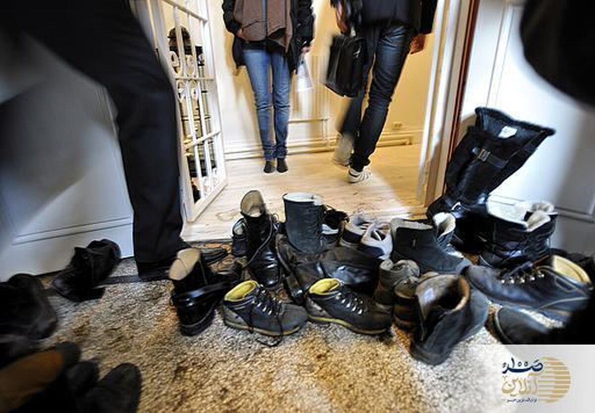 آیا گذاشتن کفش جلوی در آپارتمان جرم است؟