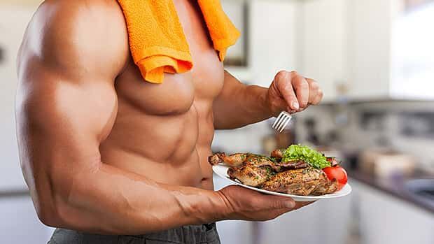 بدن برای ماهیچه‌سازی به چه مقدار پروتئین نیاز دارد؟