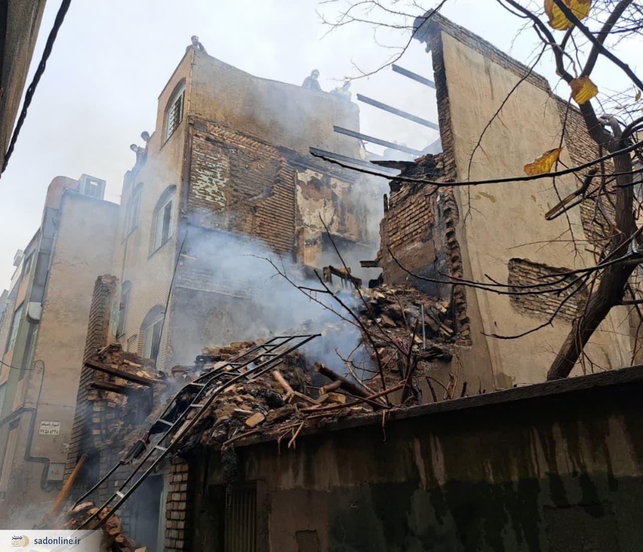 تصاویر اختصاصی از وضیعت ریزش ساختمان سه طبقه قدیمی در تهران