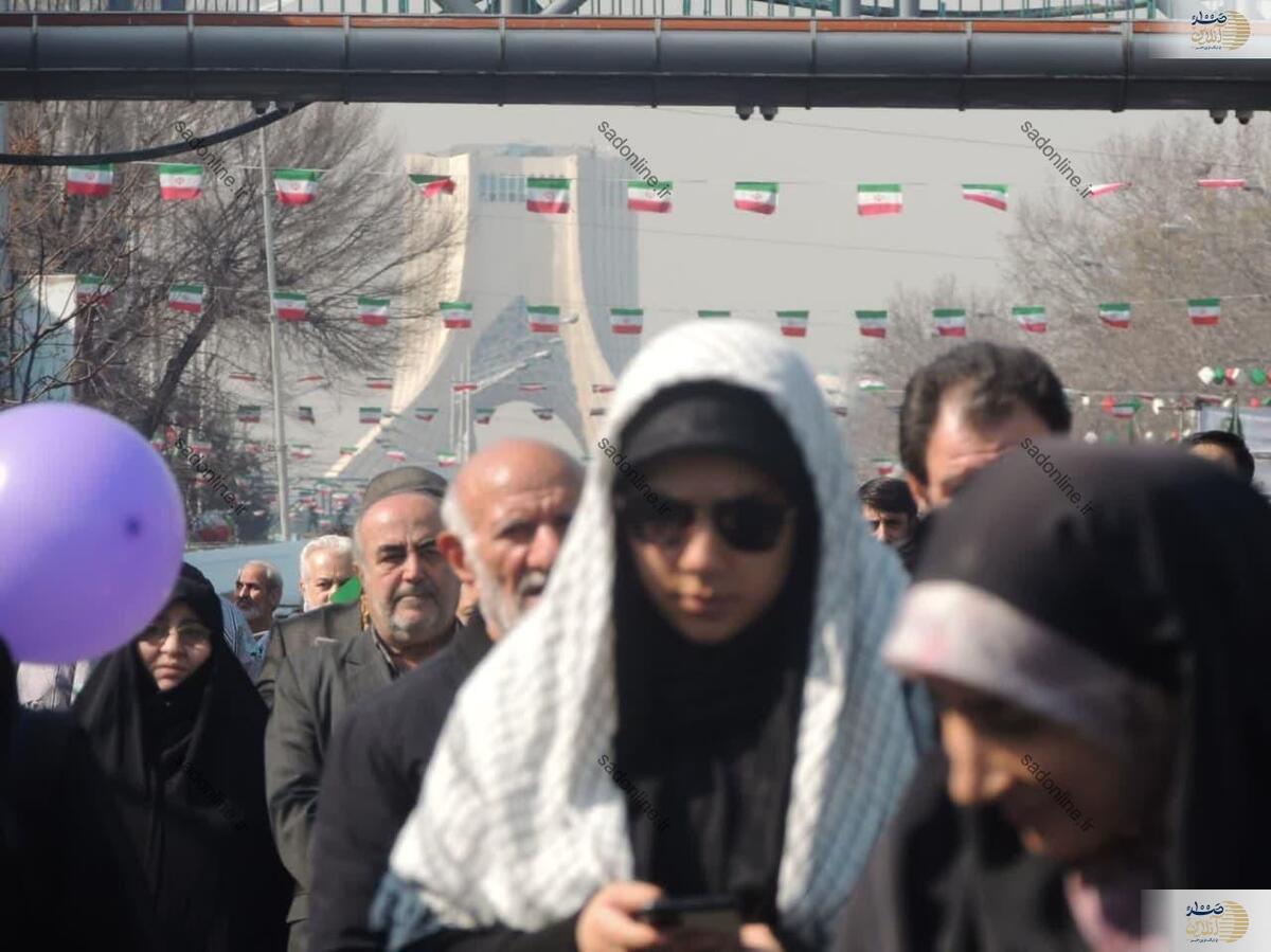 گزارش تصویری از راهپیمایی باشکوه مردم تهران در روز 22 بهمن