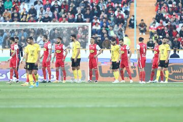 وحید قلیچ هم گفت این قهرمانی به درد پرسپولیس نمیخورد!/داوران در تعیین قهرمان نقش مستقیم داشتند وحید قلیچ هم گفت این قهرمانی به درد پرسپولیس نمیخورد!/داوران در تعیین قهرمان نقش مستقیم داشتند