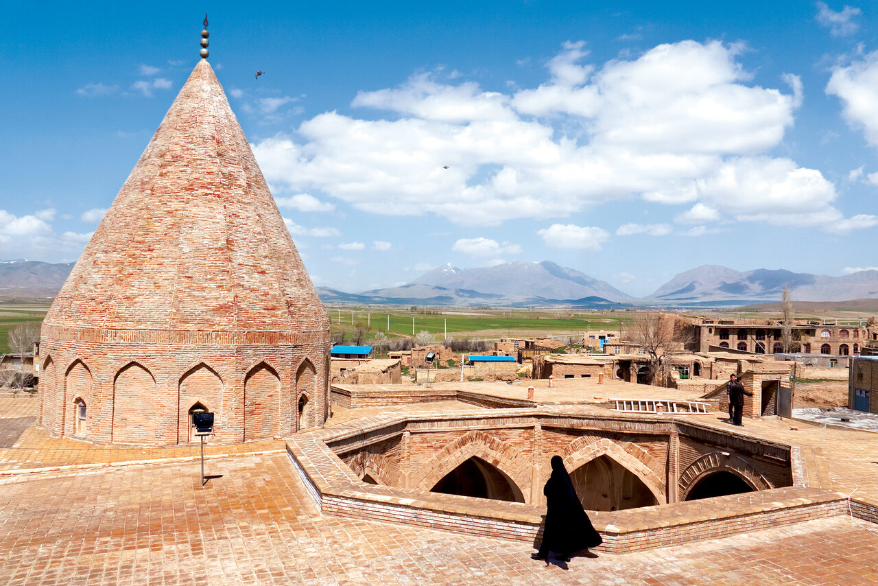 خاک این روستای ایران را از بهشت آورده‌اند