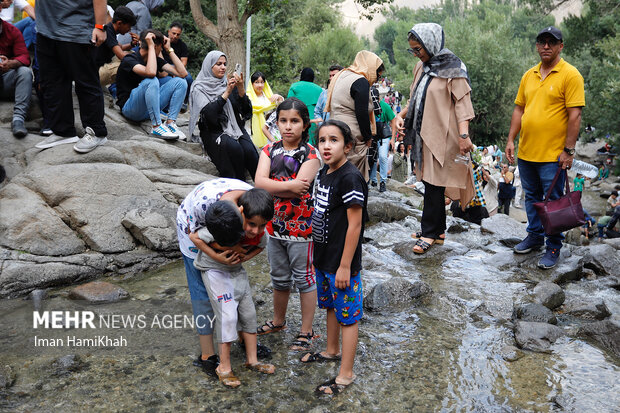 فرار از گرما به آبشار گنجنامه همدان