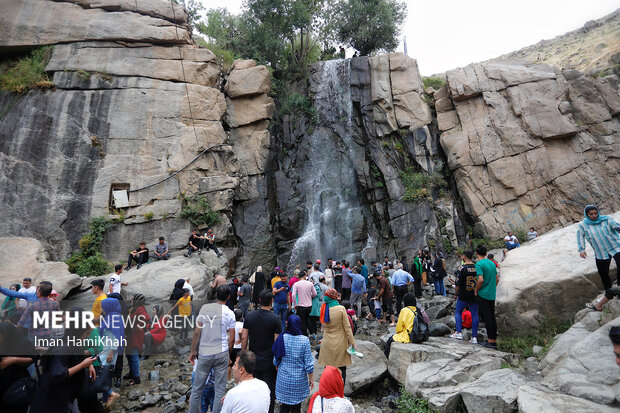 فرار از گرما به آبشار گنجنامه همدان