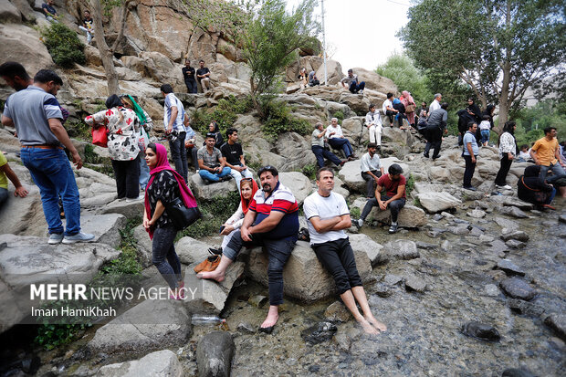 فرار از گرما به آبشار گنجنامه همدان