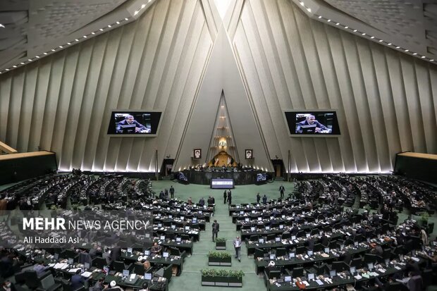 نمایندگان مجلس از پیشرفت‌های صنعت دفاعی تقدیر کردند