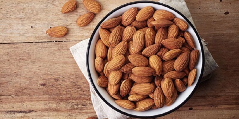 عوارض مصرف زیاد بادام را جدی بگیرید عوارض مصرف زیاد بادام را جدی بگیرید