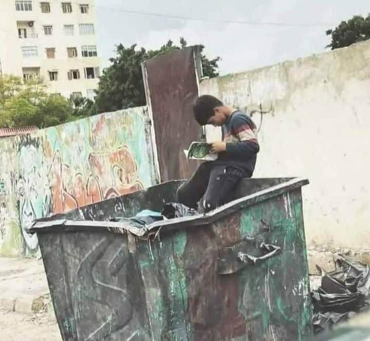 عکس فراگیر از حرکت زیبای یک کودک زباله‌گرد