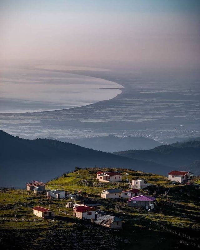 نمای دیدنیِ دریای خزر از ارتفاعات گیلان