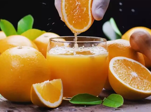 با خطرات شوکه کننده آب پرتقال آشنا شوید