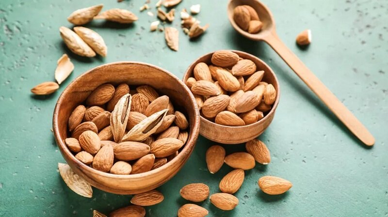 ۸ ماده غذایی سرشار از ویتامین E ؛ غنی ترین منبع ویتامین E کدام ماده غذایی است؟ | درباره خواص ویتامین محافظ سلامت بیشتر بدانید
