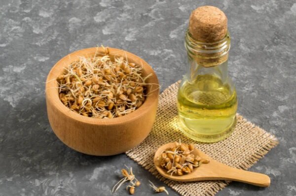 ۸ ماده غذایی سرشار از ویتامین E ؛ غنی ترین منبع ویتامین E کدام ماده غذایی است؟ | درباره خواص ویتامین محافظ سلامت بیشتر بدانید