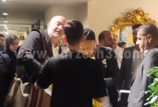 نیمار در هتل گیر افتاد و امضا داد (عکس)