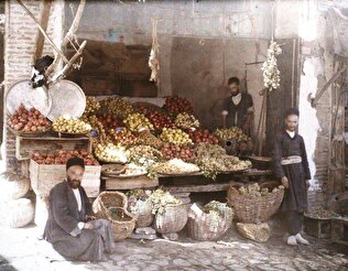 میوه فروشی در همدان، ۹۶ سال قبل+عکس