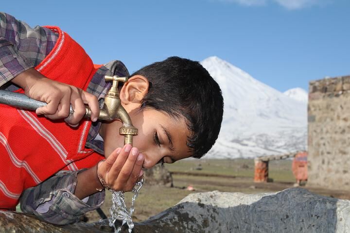 مسمومیت با آب چگونه اتفاق می‌افتد/ خطر مرگ بر اثر کم آبی