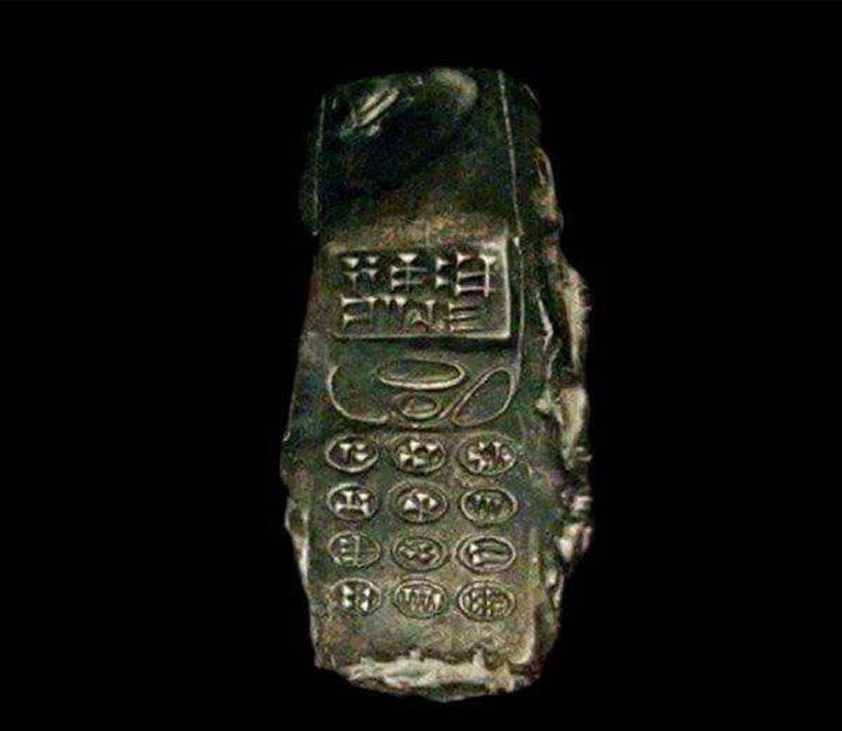 ‌یک شی باستانی ۸۰۰ساله با شباهتی عجیب به گوشی‌های موبایل+عکس