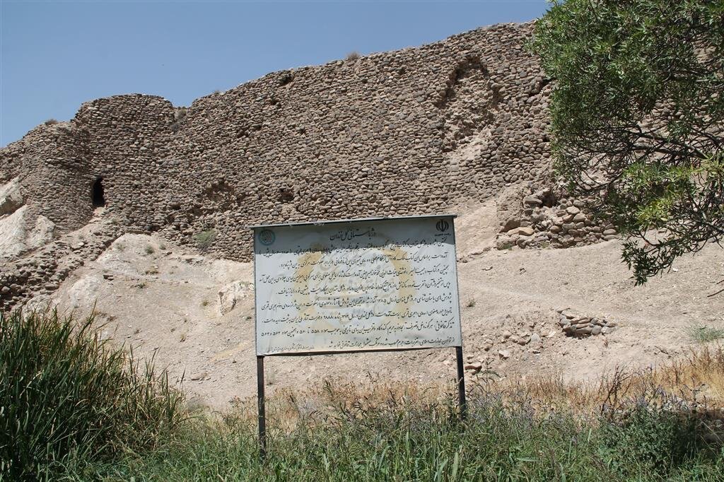 گشت و گذار در یک روستای تاریخی | گل خندان همین نزدیکی است