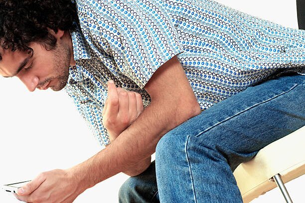 میدانستید نوع نشستنتان میتواند شما را بیمار کند میدانستید نوع نشستنتان میتواند شما را بیمار کند