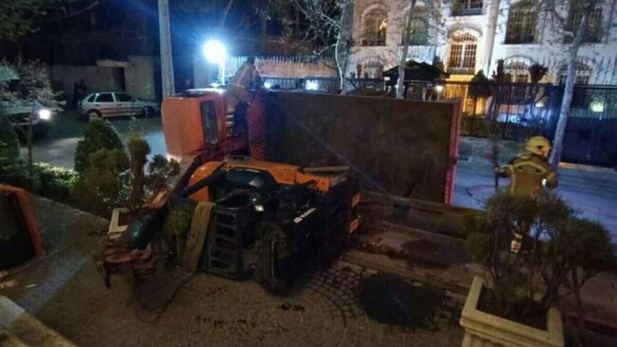 واژگونی وحشتناک یک جرثقیل در ولنجک تهران واژگونی وحشتناک یک جرثقیل در ولنجک تهران