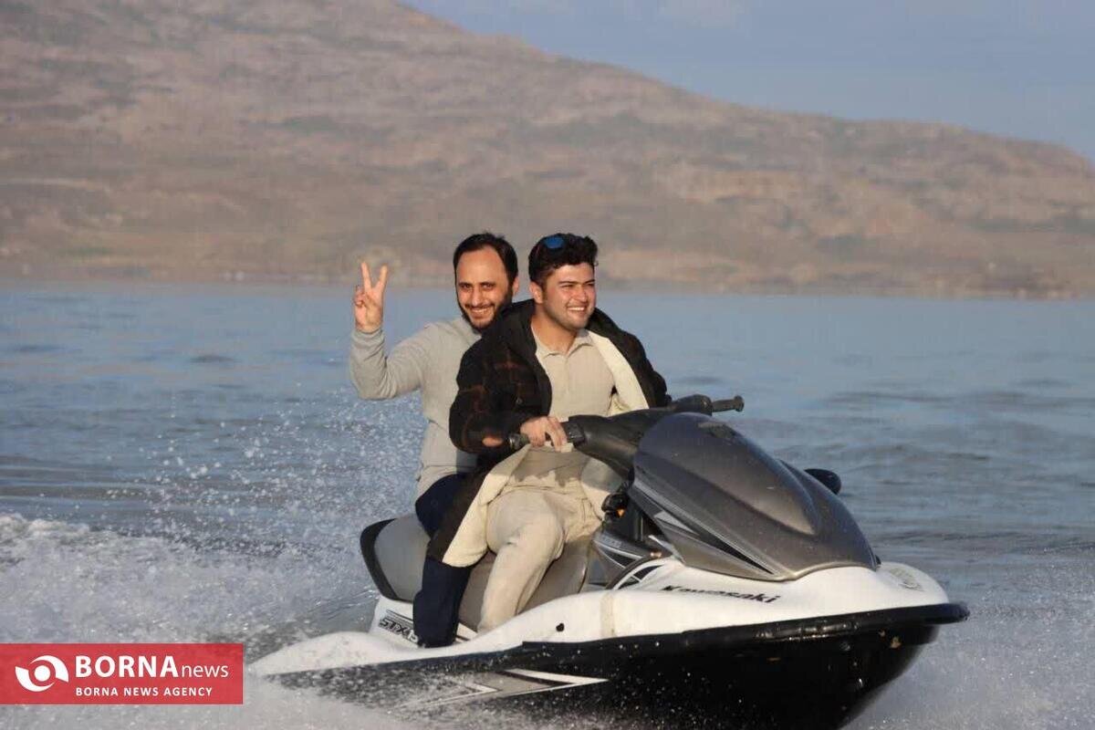 جت اسکی سواری یک مقام ارشد دولت رئیسی در دریاچه ارومیه | تصاویر