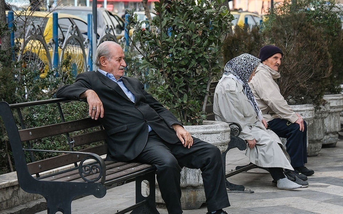 افزایش ۲۰ درصدی حقوق بازنشستگان/ شوخی تلخ دولت با شرایط بازنشستگی در ایران