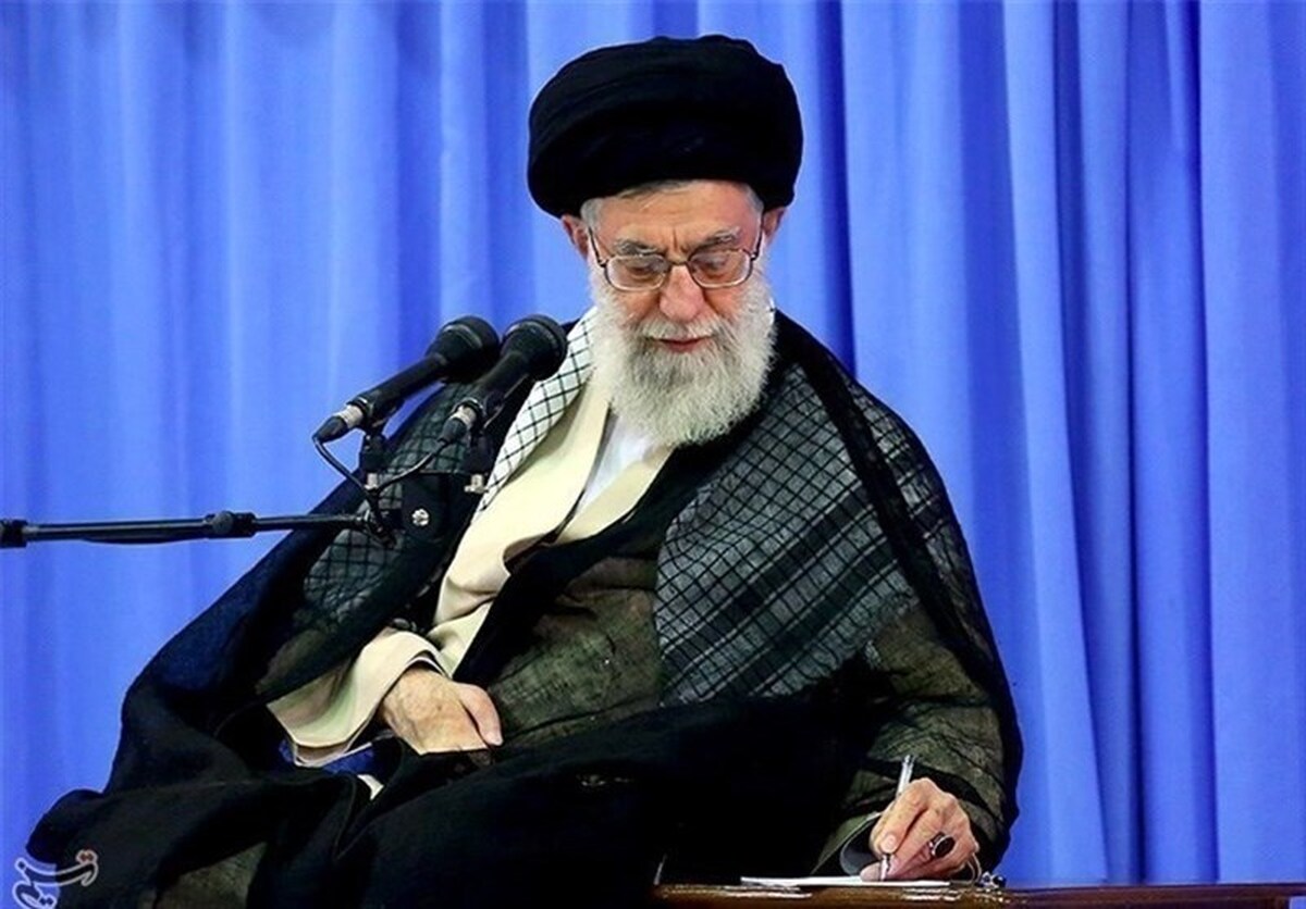 آیت‌الله خامنه‌ای به استفتاء درباره نرسیدن به رکوع امام جماعت پاسخ داد