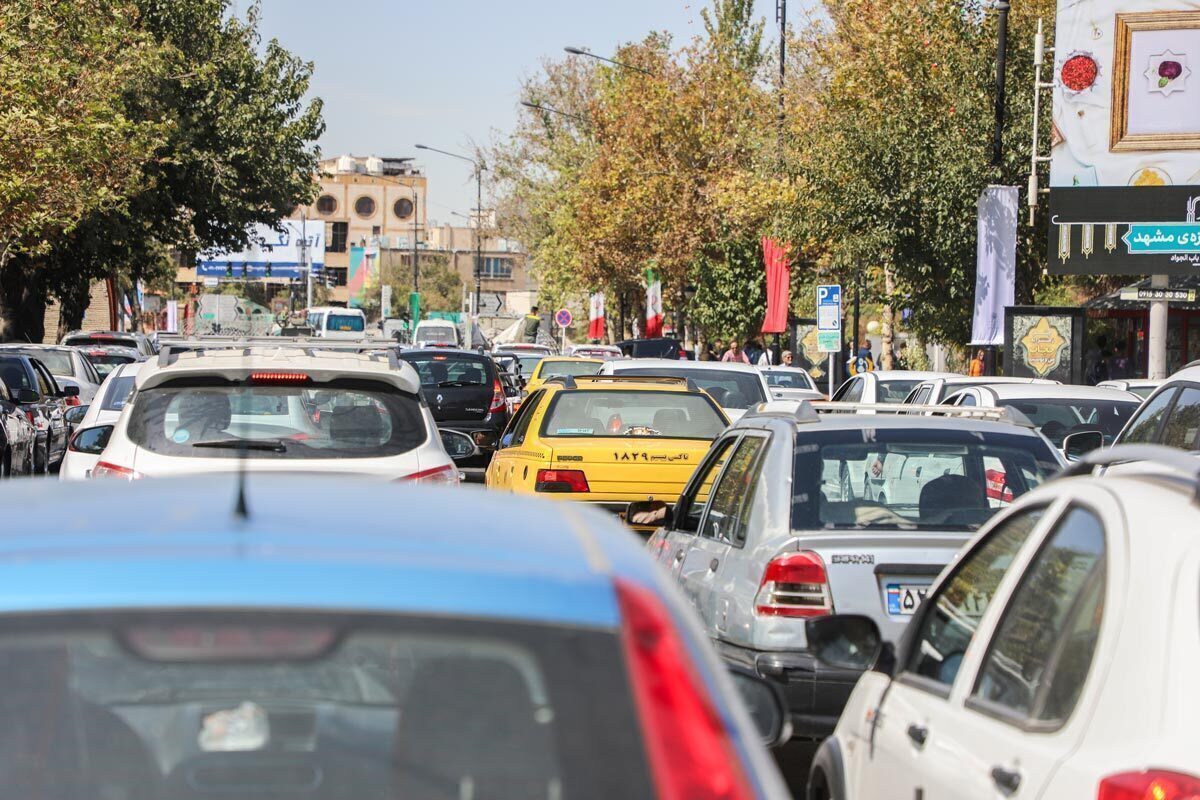 چهار خودرو حدفاصل میدان جهاد گرفتار تصادف زنجیره‌ای شدند