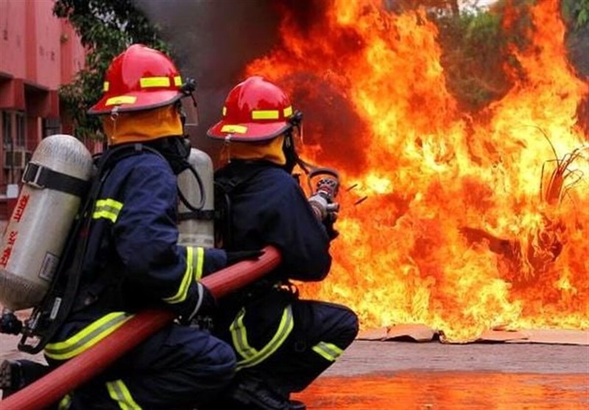 آتش‌سوزی وحشتناک پارکینگ در ساختمان ۱۲ واحدی/  پژو و پرشیا در آتش سوختند