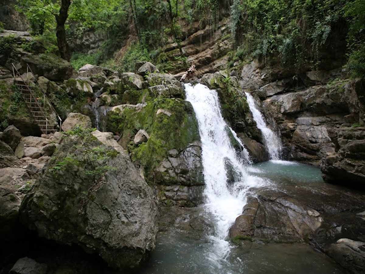 آبشار شیرآباد نگینی در دل جنگل‌های شمال، بهشتی برای طبیعت‌گردان