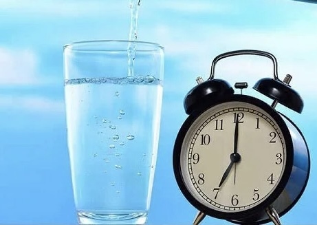 بهترین زمان نوشیدن آب