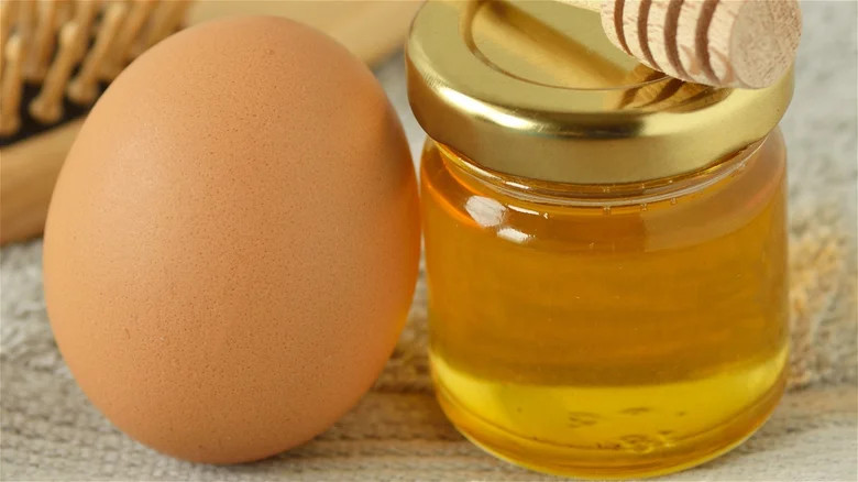 ماسک موی عسل و تخم مرغ و کاهش ریزش مو