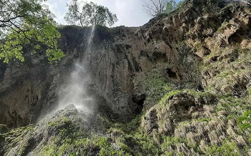 آبشار بیشه کجاست ؟ ؛ گنجینهای دیدنی در دل جنگلهای بلوط