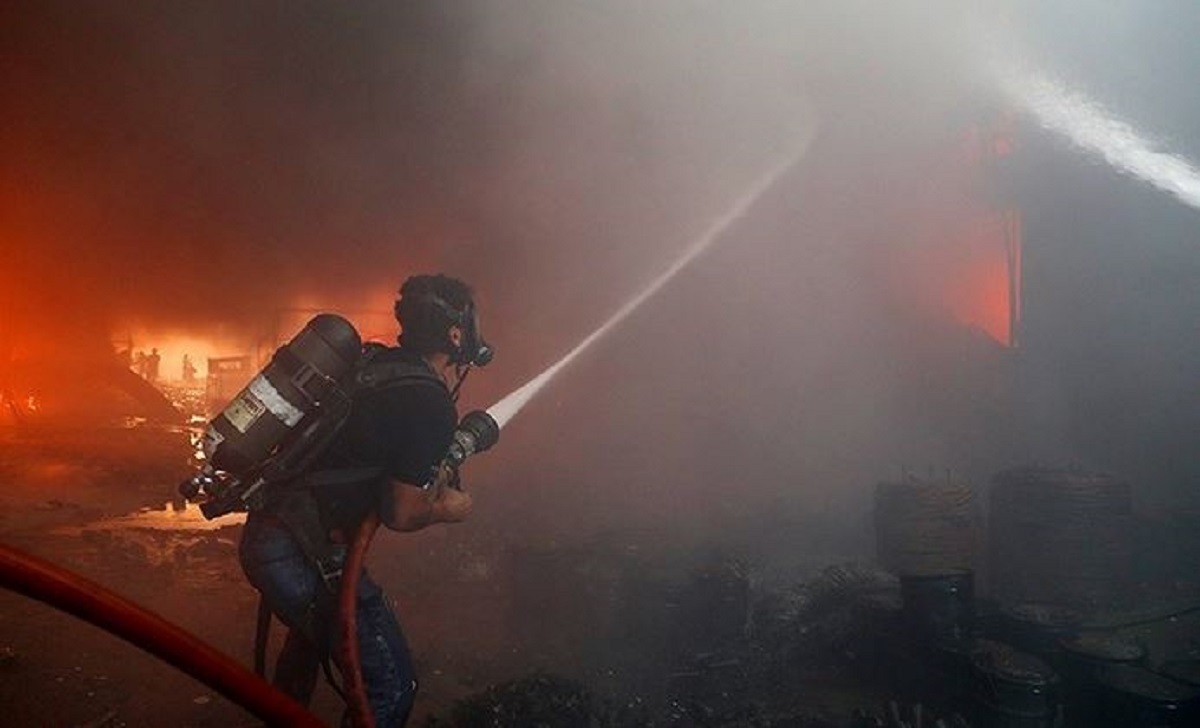 حریق در بازار آهن شادآباد؛ سه نفر دچار مصدومیت جزئی شدند