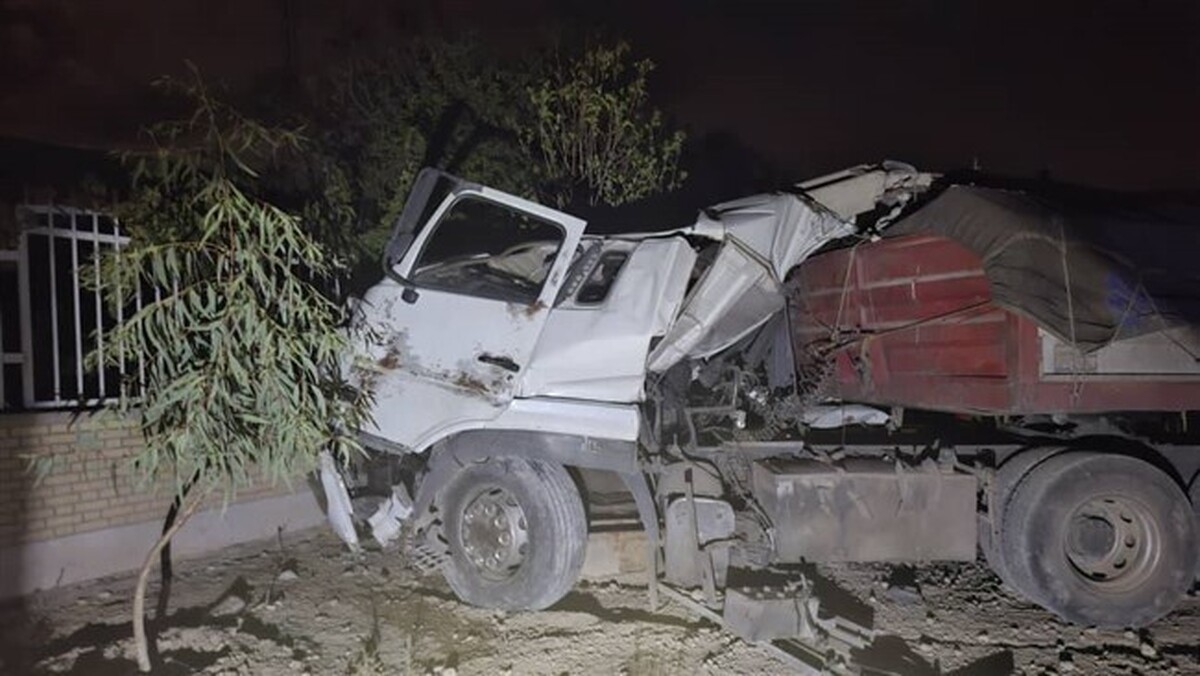 جاده کرمان باز مرگبار شد/ تصادف وحشتناک چهار دستگاه کشنده تریلی