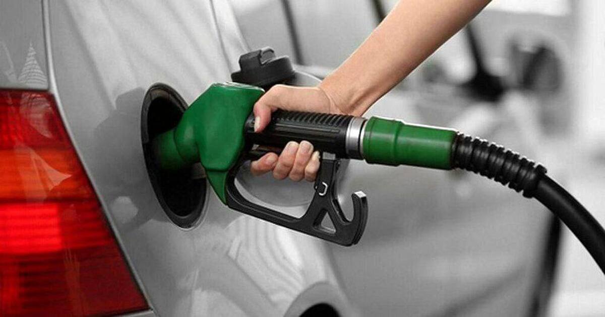 سوالات بی‌پاسخ درباره قیمت بنزین: شفافیت یا ابهام در بودجه ۱۴۰۴؟
