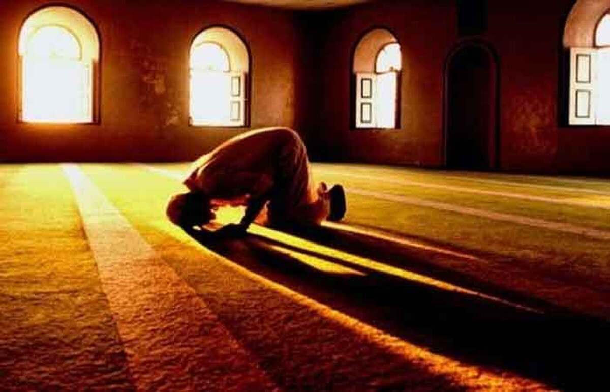 مکان‌های مکروه برای نماز و شرایط محل نمازگزار