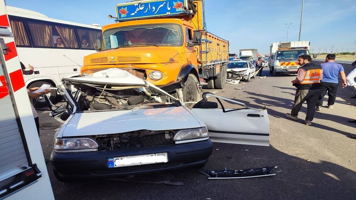 کامیون در بزرگراه امام علی  ۶ خودرو را له کرد