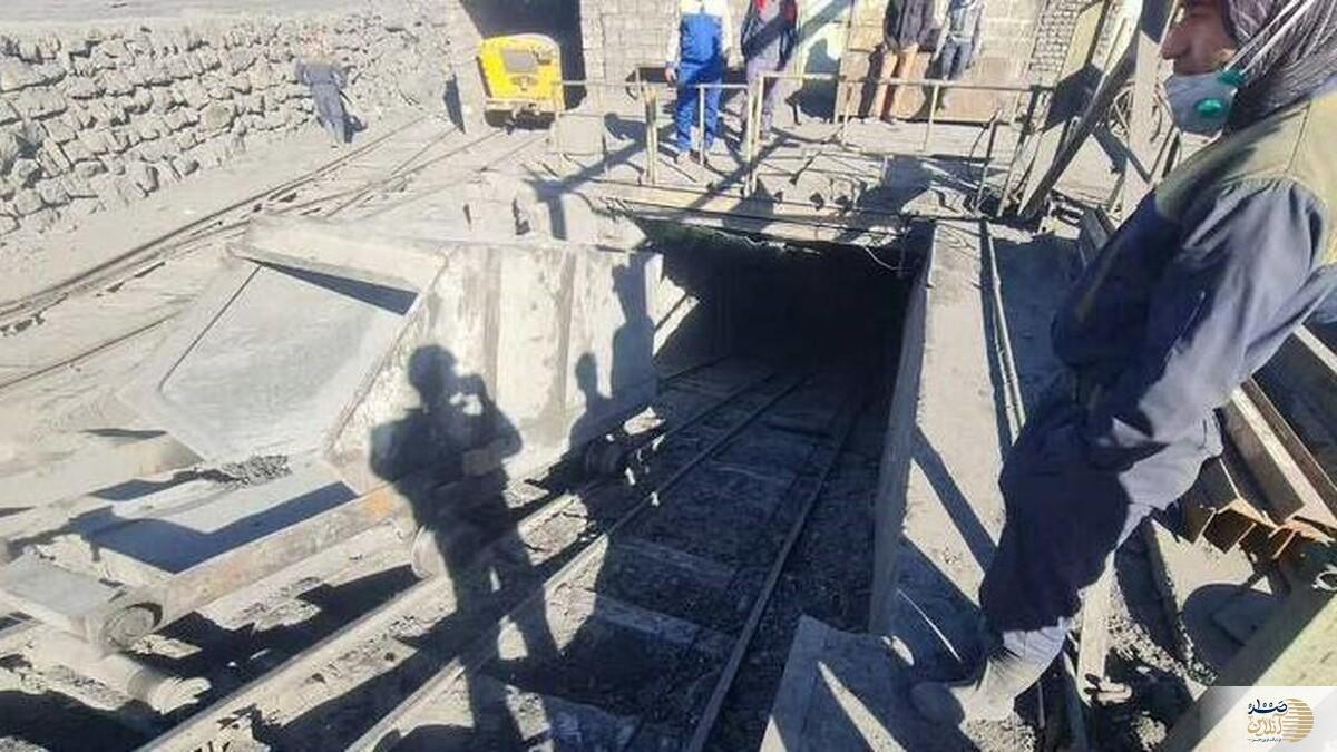 ریزش اول صبحی معدن  چند کارگر ‌محبوس شدند؟