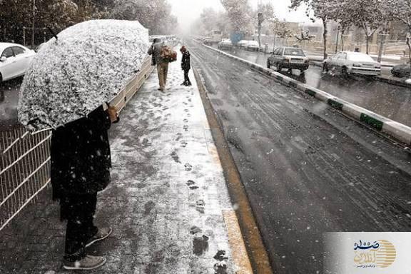 ببینید/بارش برف، شمال تهران را در برف فرو برد
