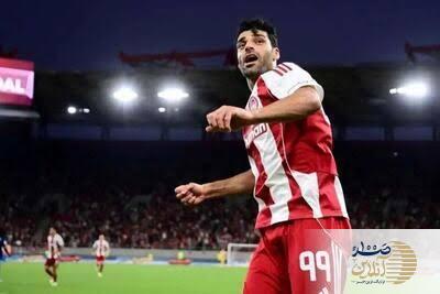 ببینید/جشن قهرمانی المپیاکوس/لحظه بالابردن جام با حضور طارمی