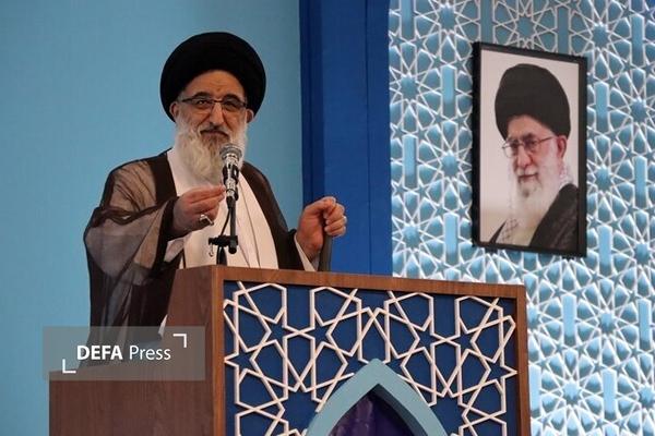 امام‌جمعه کرج: جریان غرب‌زده به‌دنبال استحاله فرهنگی است