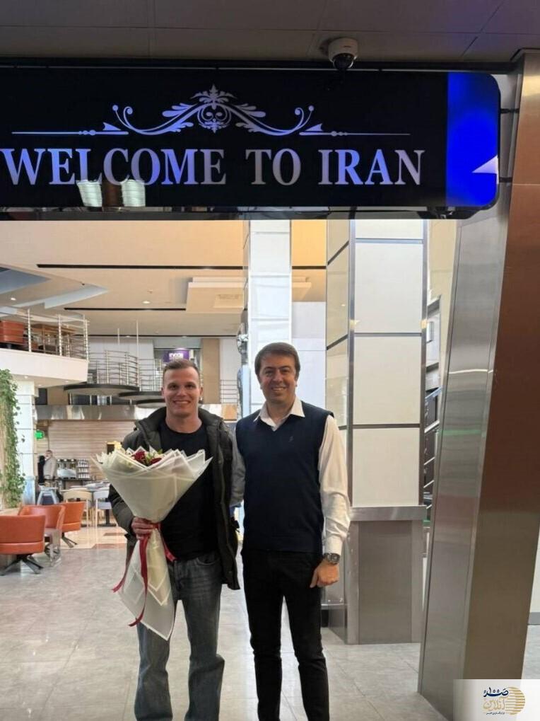 عکس/ بازیکن مجارستانی پرسپولیس شبانه به تهران رسید عکس/ بازیکن مجارستانی پرسپولیس شبانه به تهران رسید