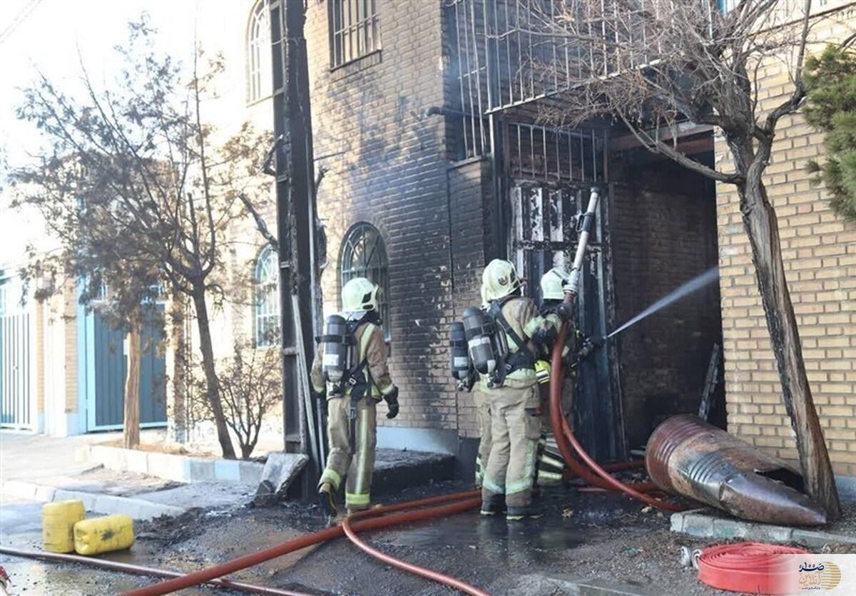 کارگاه چاپ در جاده مخصوص در آتش سوخت